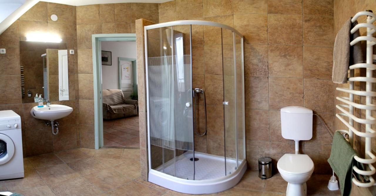 Highway House Hotel Kecskemet Ngoại thất bức ảnh